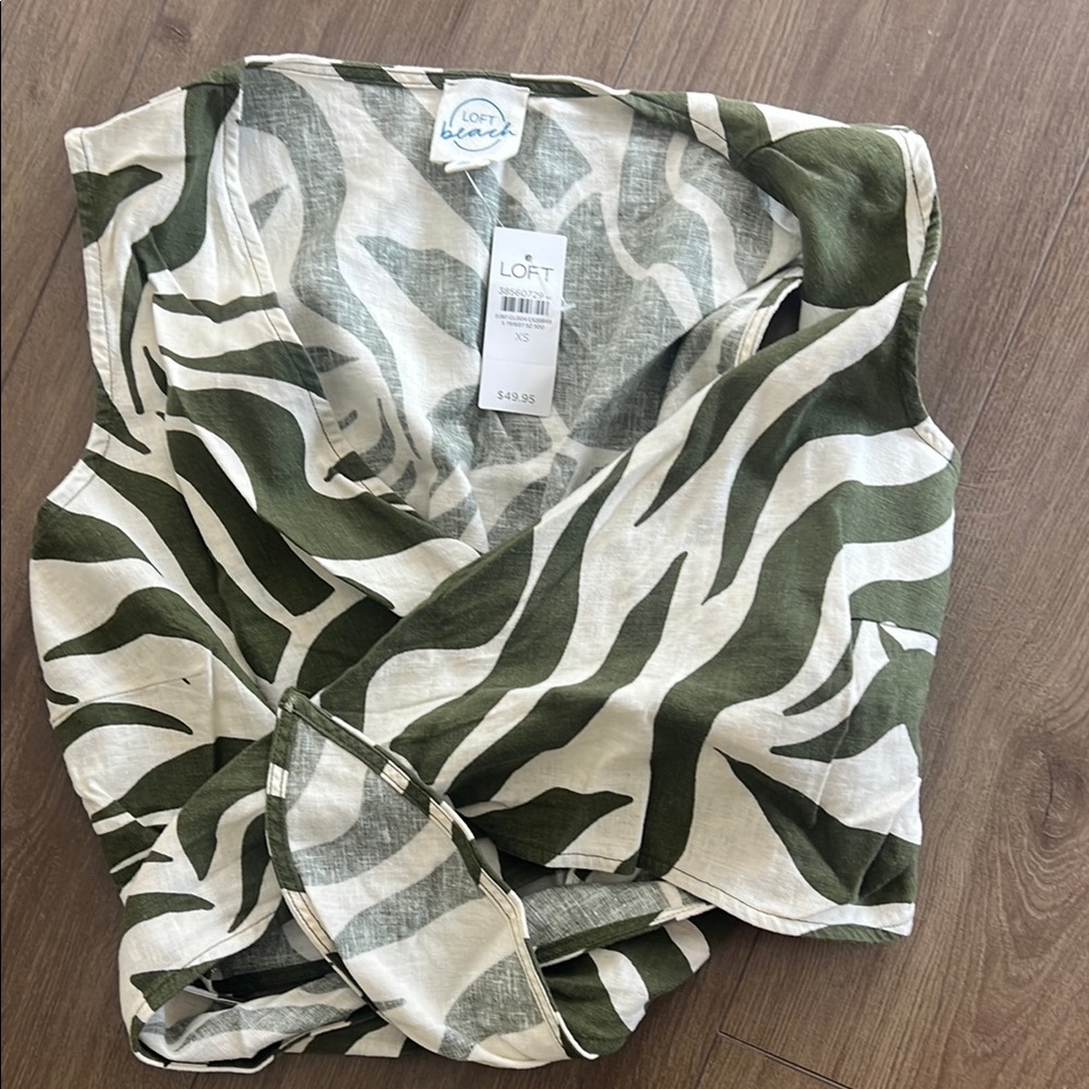 LOFT - XS wrap top green and white print linen